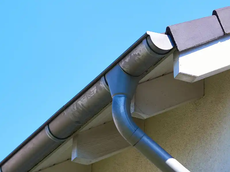 Pose de gouttières - service de couverture